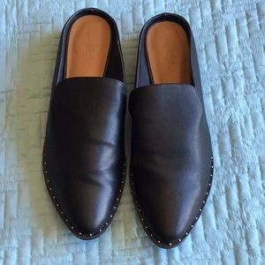 Universal Thread slip on mules